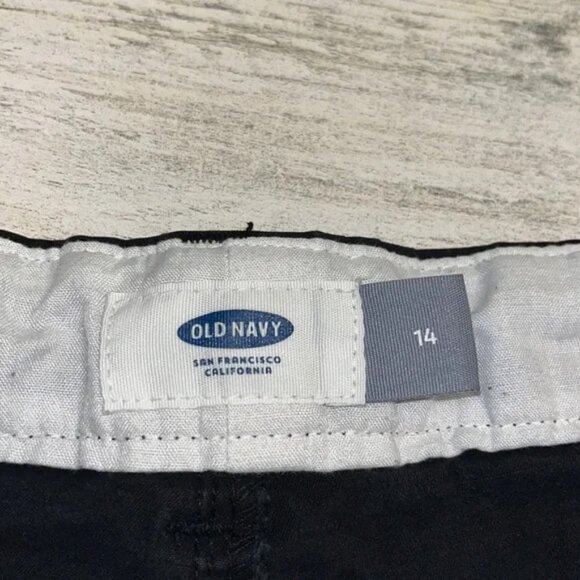 Old Navy shorts. Size 14. - Picture 4 of 6
